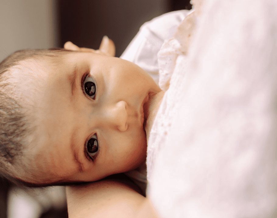 Reflux, pleurs, nuits agitées : et si ce n'était pas ce que vous croyez ?